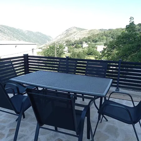 Gajo With Swimming Pool Near Split Apartment