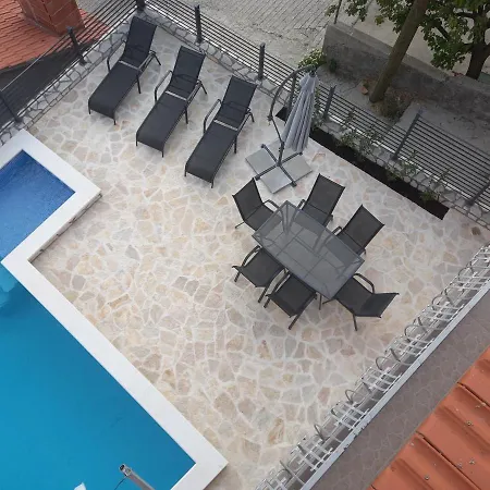 Apartment Gajo With Swimming Pool Near Split *