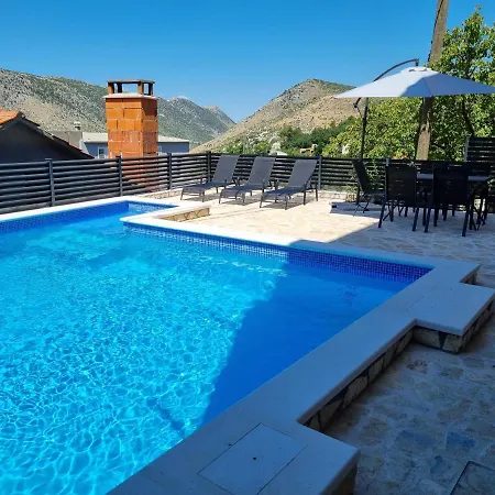 Apartment Gajo With Swimming Pool Near Split