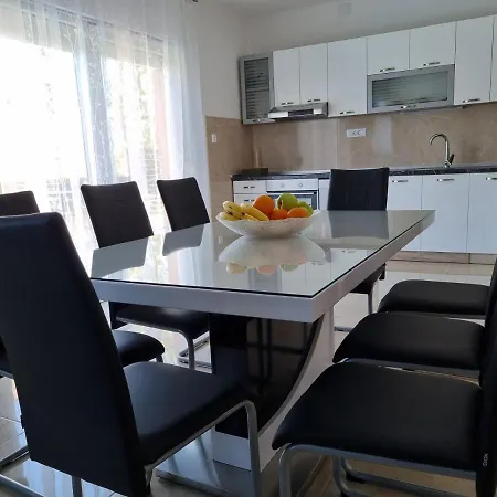 Apartment Gajo With Swimming Pool Near Split *