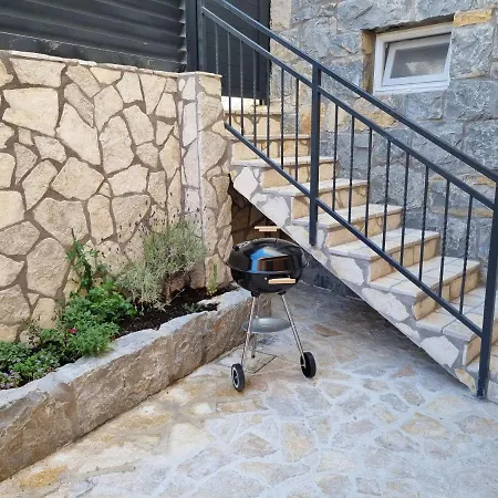 Apartment Gajo With Swimming Pool Near Split *