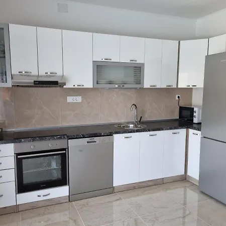 Apartment Gajo With Swimming Pool Near Split *