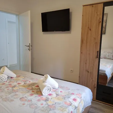 Gajo With Swimming Pool Near Split Apartment *